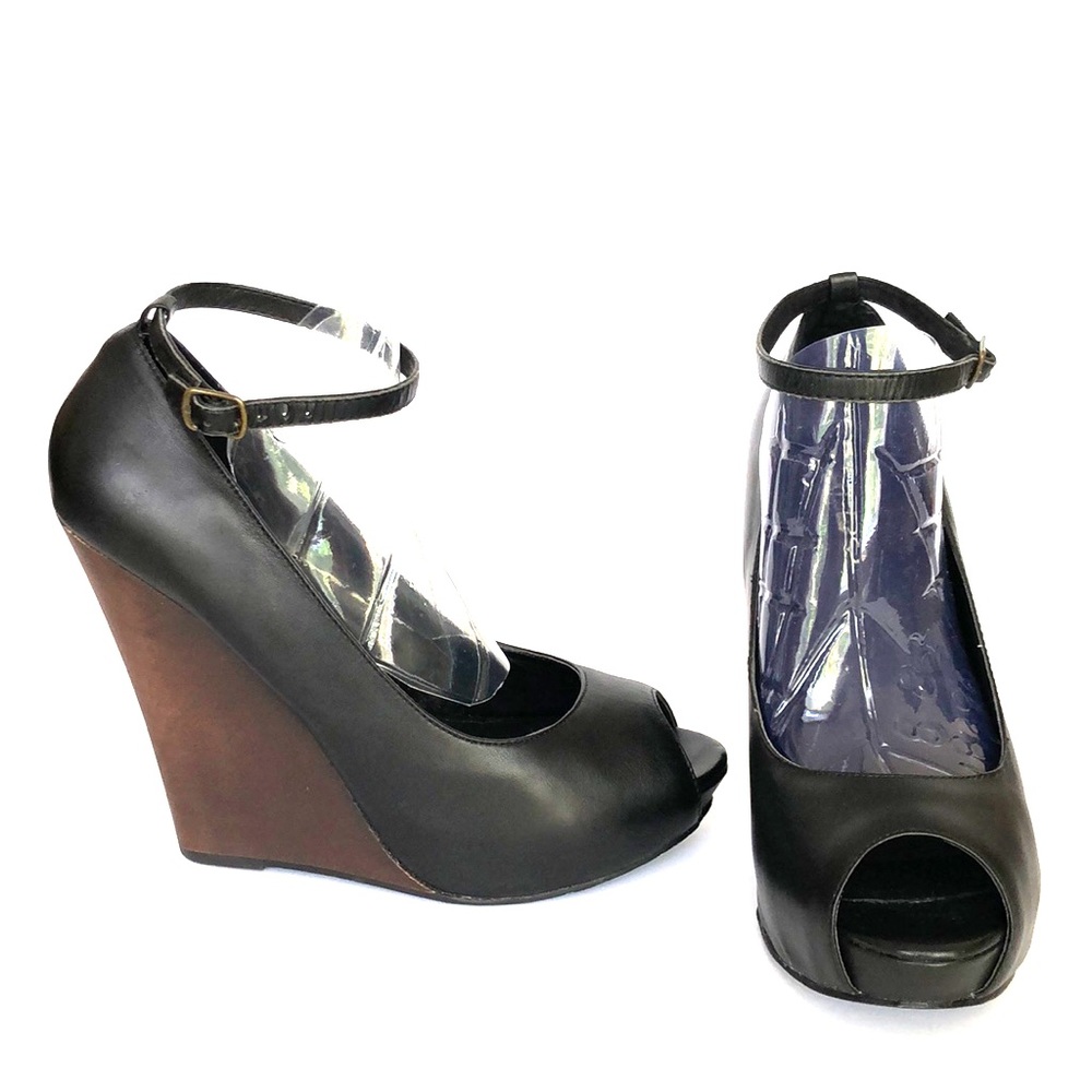 Aldo. Black platforms. Comfortable.